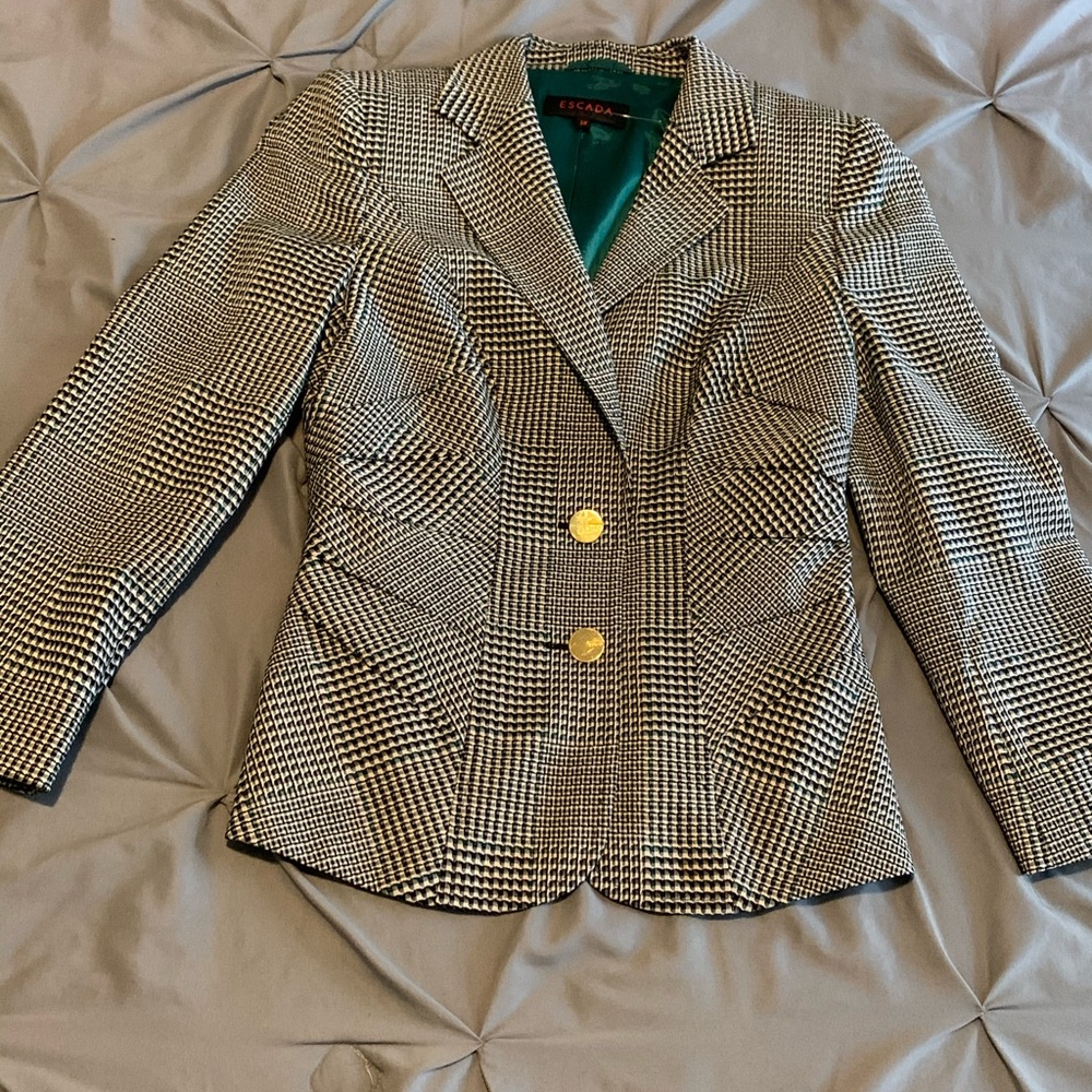 Beautiful Escada Blazer 🥰😍